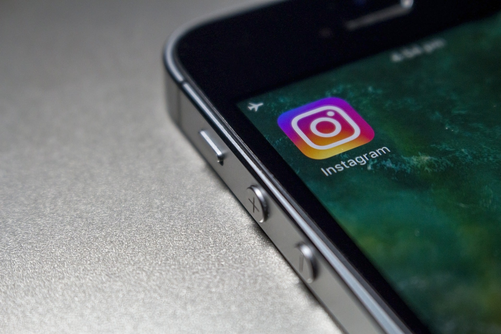 Australian Citizen Lost Thousands of Dollars in an Instagram Con